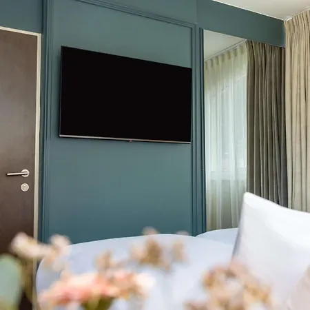 Nh Collection Hotell 4*